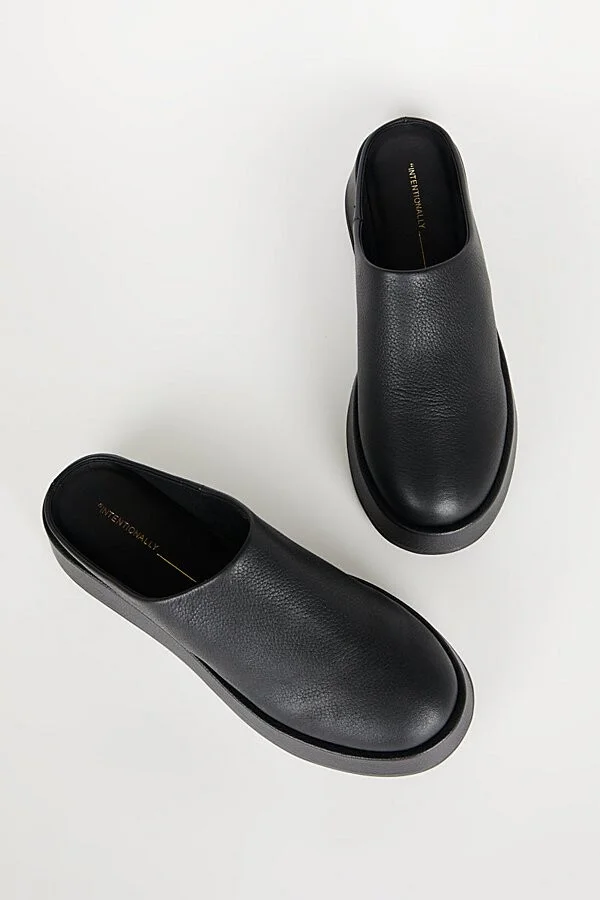 Intentionally Blank Risen Leather Platform Mule in Black - Image 5
