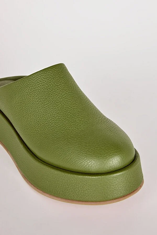 Intentionally Blank Risen Leather Platform Mule in Black - Image 7