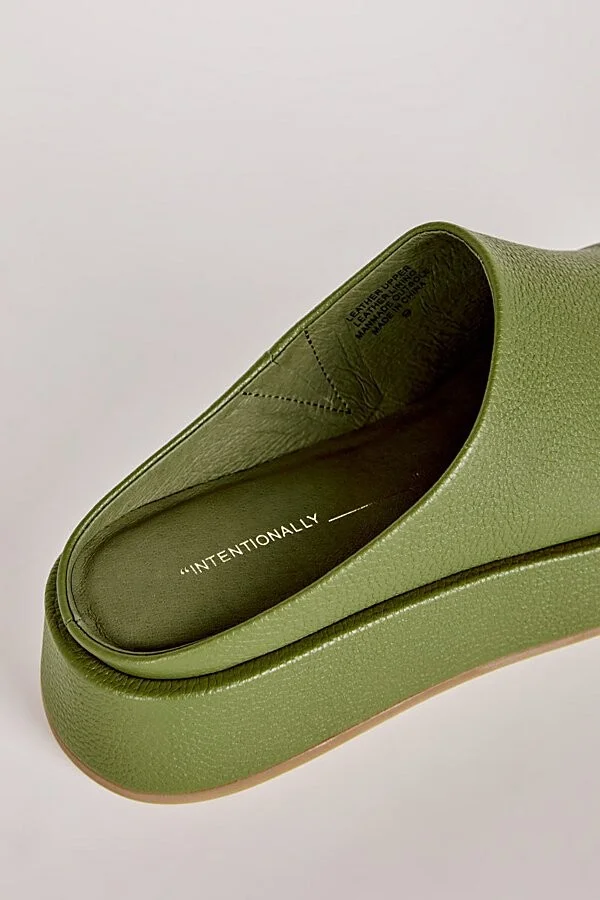 Intentionally Blank Risen Leather Platform Mule in Black - Image 8