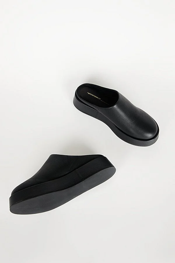 Intentionally Blank Risen Leather Platform Mule in Black