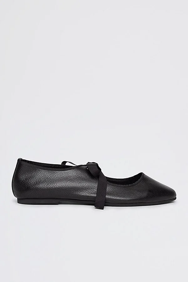 Intentionally Blank Valley Ballet Flat in Black - Image 2