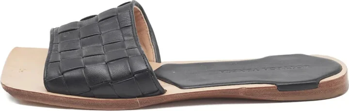 Intrecciato sandals