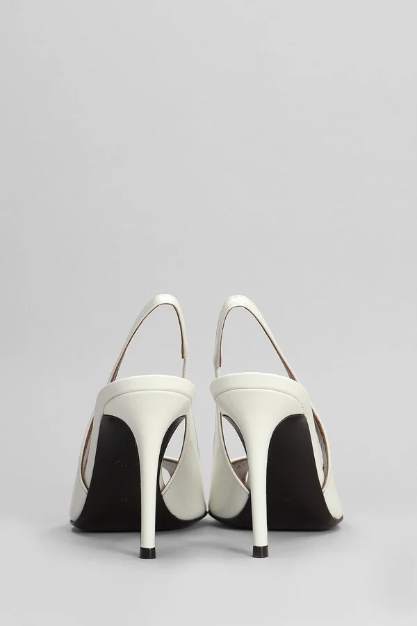 Intriigo Pumps In White Patent Leather - Image 4