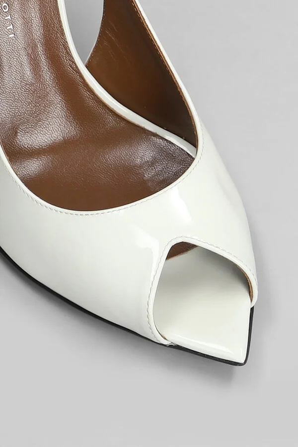 Intriigo Pumps In White Patent Leather - Image 5