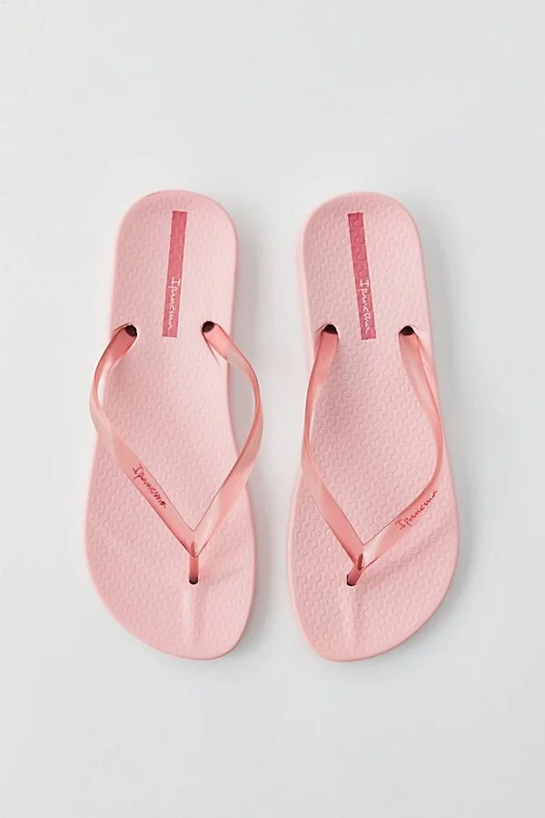 Ipanema Ana Connect Thong Sandal in Rose - Image 2