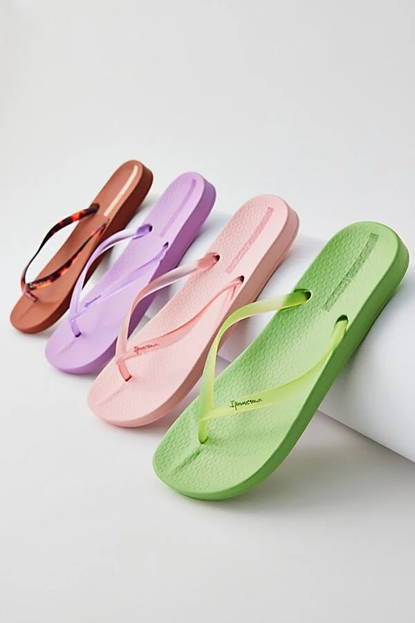 Ipanema Ana Connect Thong Sandal in Rose - Image 6