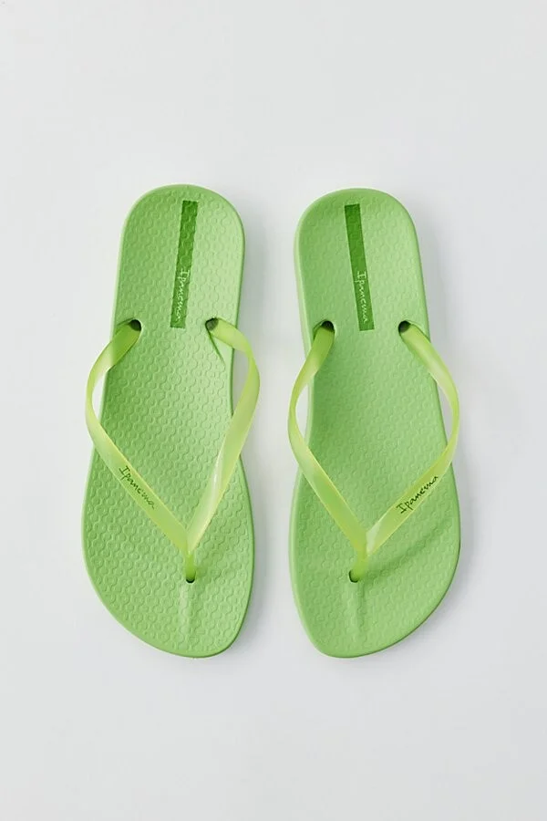 Ipanema Ana Connect Thong Sandal in Rose - Image 8