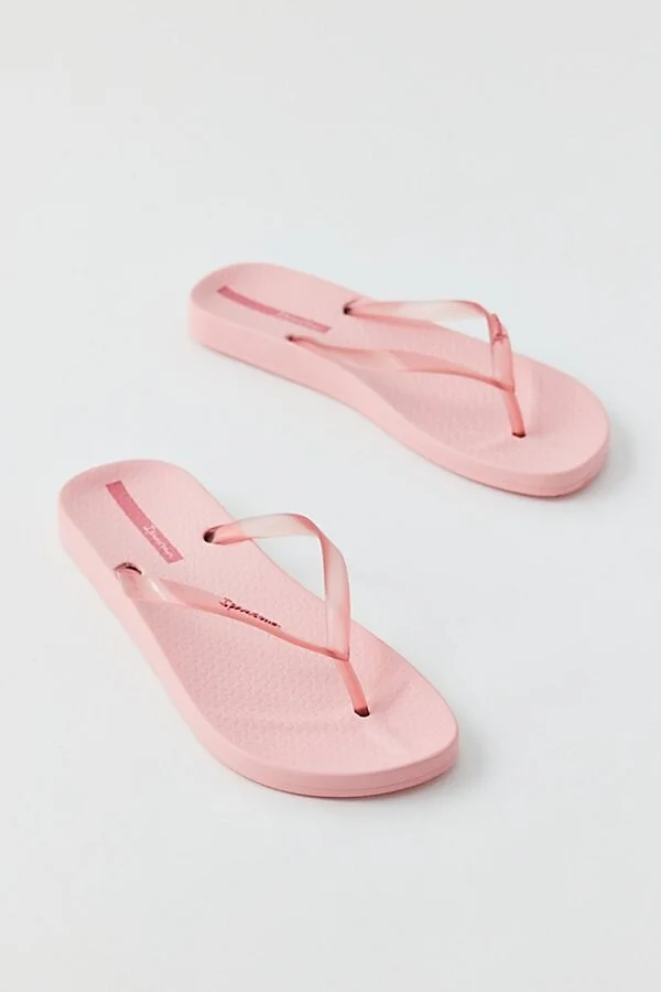Ipanema Ana Connect Thong Sandal in Rose
