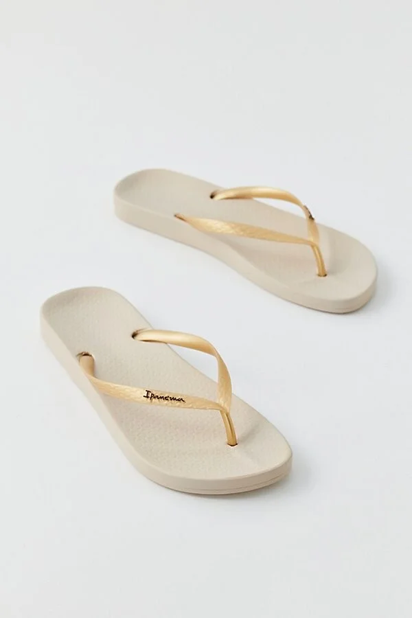 Ipanema Ana Thong Sandal in Black - Image 5
