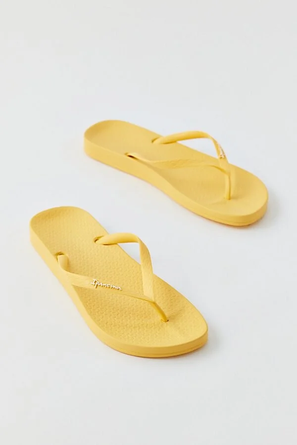 Ipanema Ana Thong Sandal in Black - Image 8