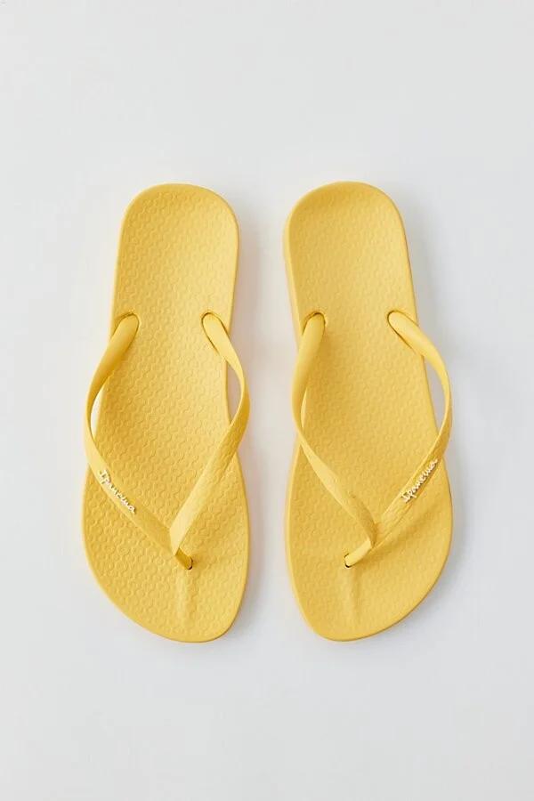 Ipanema Ana Thong Sandal in Black - Image 9
