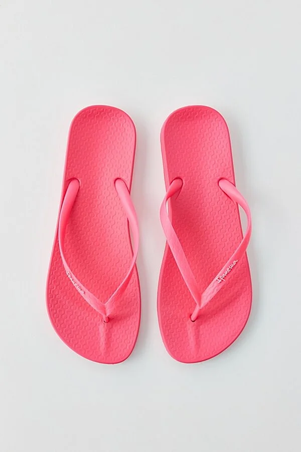 Ipanema Ana Thong Sandal in Black - Image 10