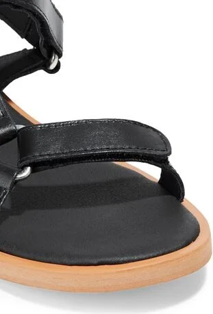 Iris & Ink Woman Sandals - Image 2