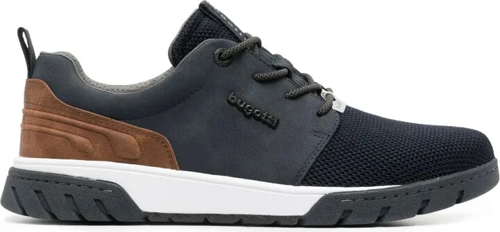 Irish low-top sneakers