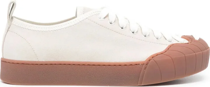 Isi suede sneakers