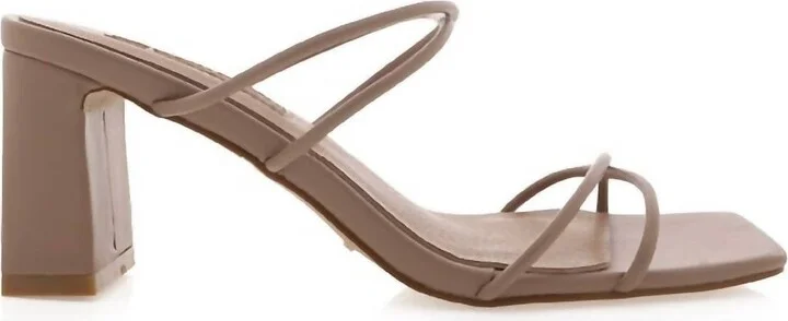 Isiah Heels In Mocha