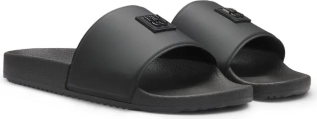 Italian-made slides with contrast-logo strap