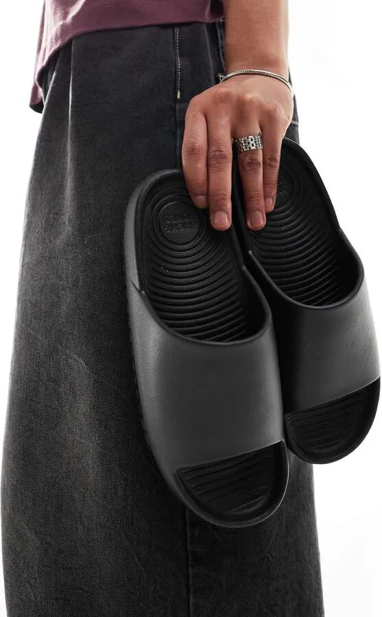 Jack & Jones molded slides in black - Image 2