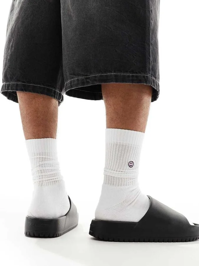 Jack & Jones molded slides in black - Image 3