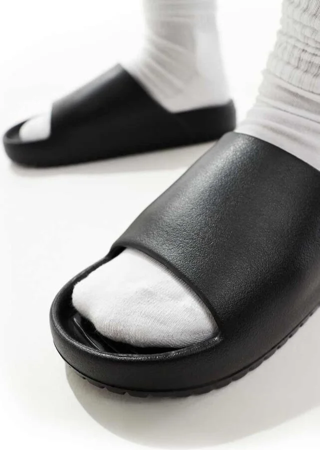 Jack & Jones molded slides in black - Image 4