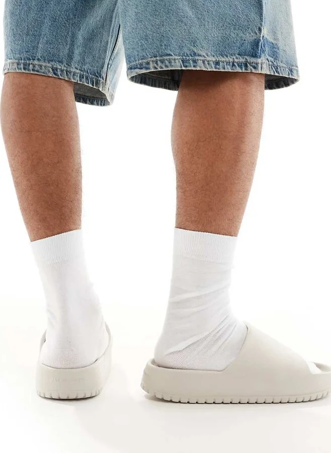 Jack & Jones molded slides in cream - Image 2