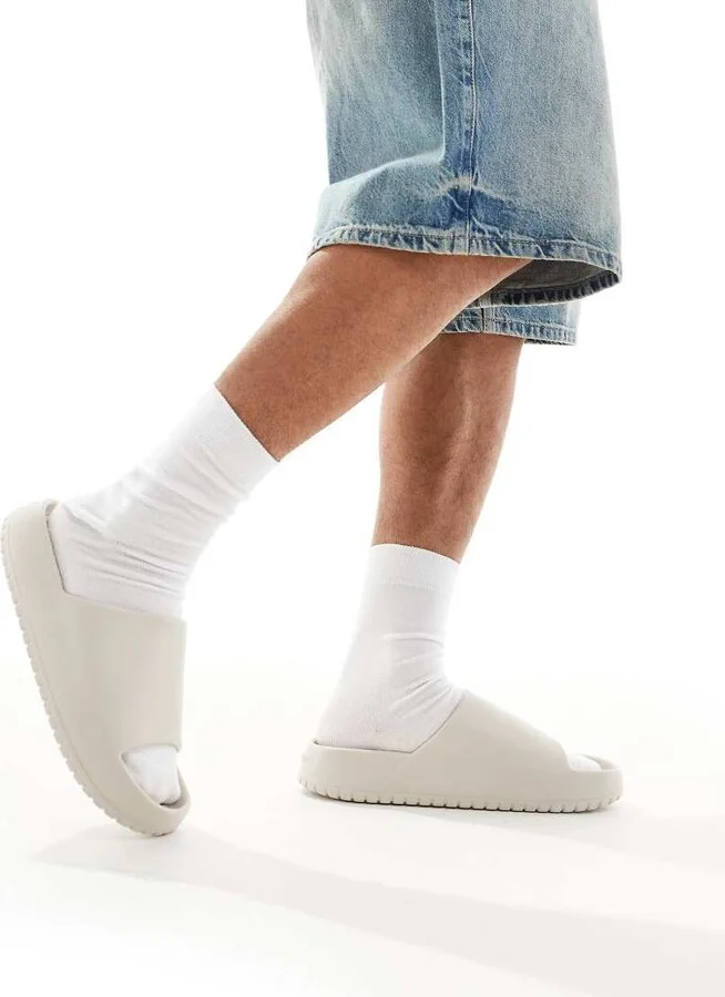 Jack & Jones molded slides in cream