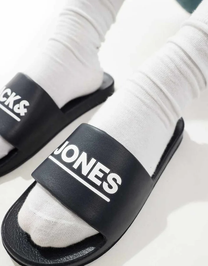 Jack & Jones pool sliders in black - Image 4