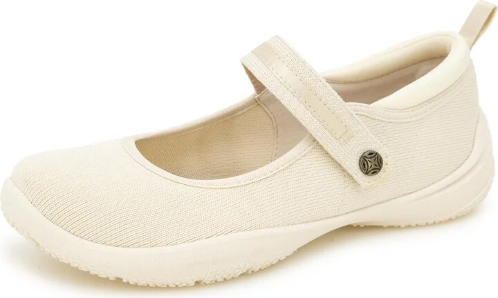 JBU Women's Merry Mary Jane Flat