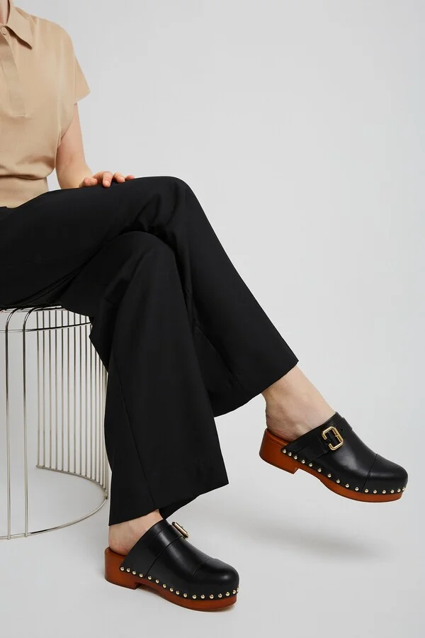 Jeannette black leather clogs - Image 6