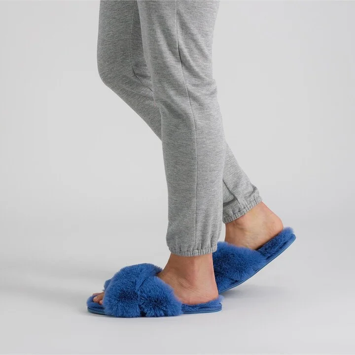 Jessica Simpson Women's Extra Soft High Plush Cross Band Slide Slippers - Image 2