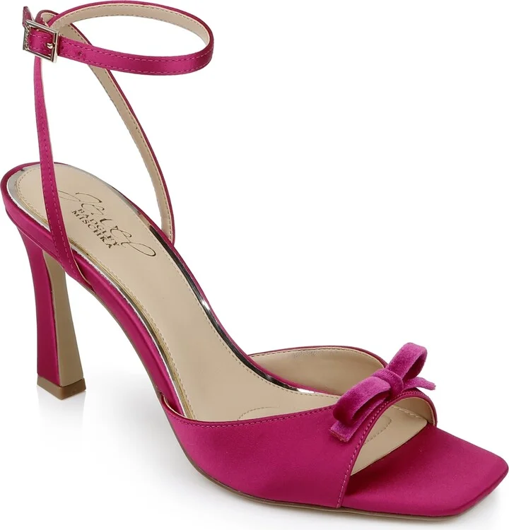 Jewel Badgley Mischka Women's Elisha Bow Square Toe Sandals