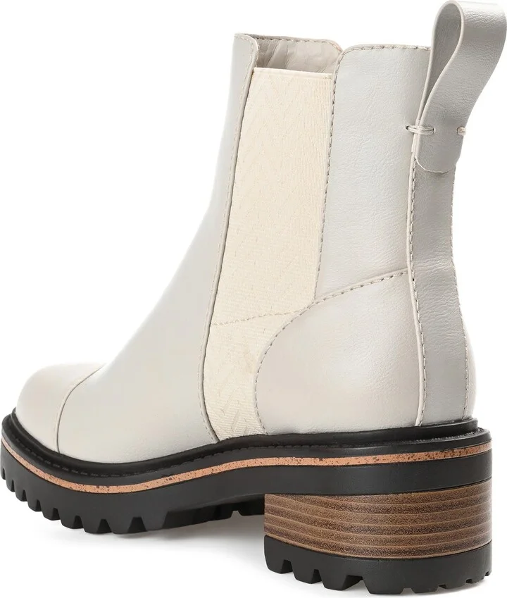 Journee Colleciton Mirette Lug Sole Chelsea Boot - Image 2