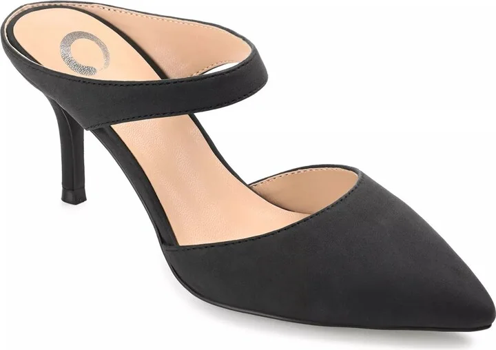 Journee Collection Maevali Pump