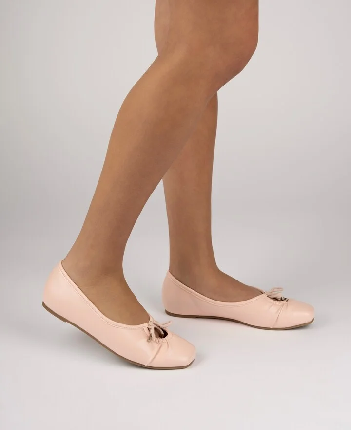 Journee Collection Women's Callee Keyhole Ballet Flats - Image 3