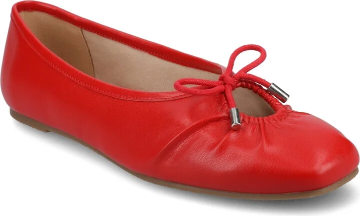 Journee Collection Women's Callee Keyhole Ballet Flats