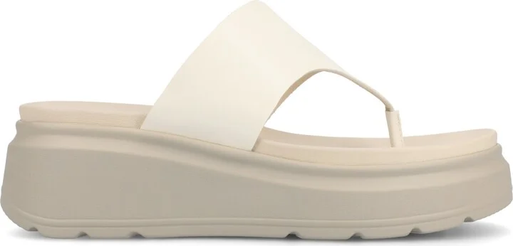 Journee Collection Women's Carah Thong Platform Wedge Sandals - Image 7