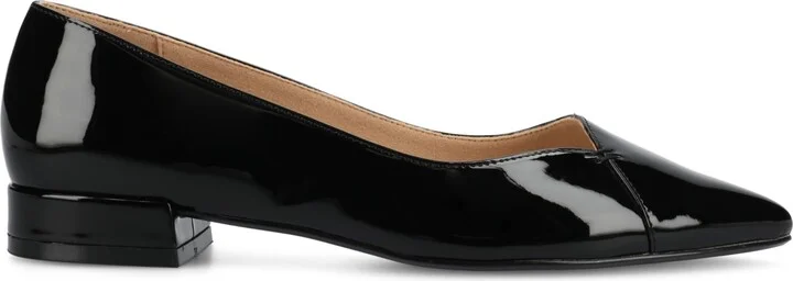 Journee Collection Women's Carmin Pointed Toe Flats - Image 2