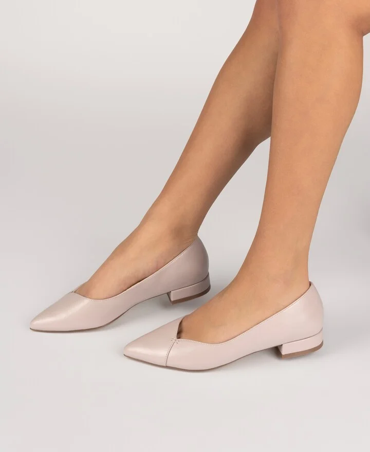 Journee Collection Women's Carmin Pointed Toe Flats - Image 3