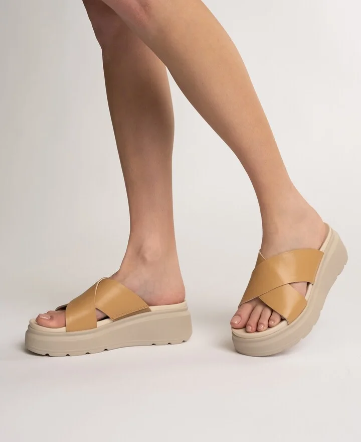 Journee Collection Women's Cathie Crisscross Platform Wedge Sandals - Image 11