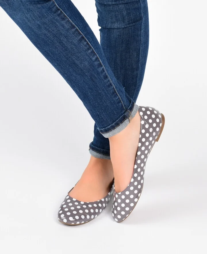 Journee Collection Women's Comfort Ballet Kavn Flats - Image 6