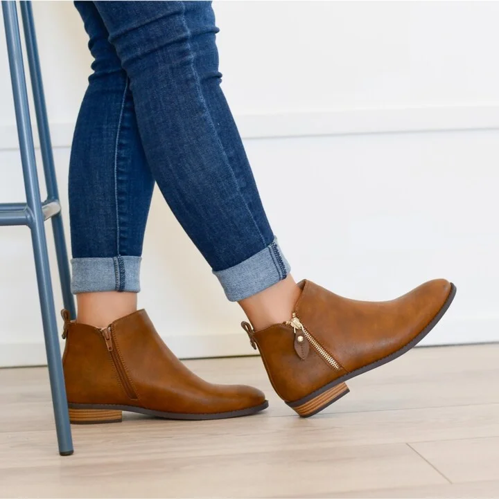 Journee Collection Women's Ellis Side Zip Ankle Booties - Image 6