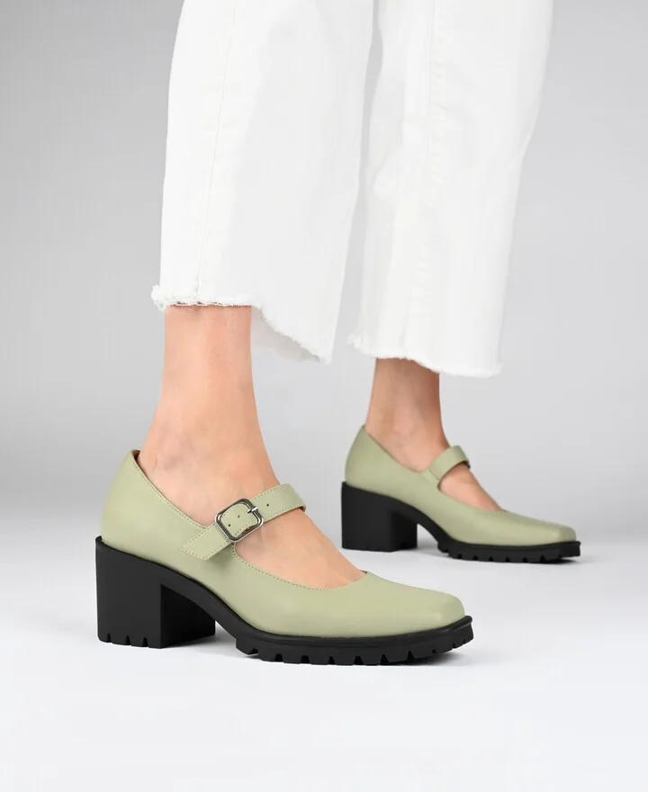 Journee Collection Women's Gladys Lug Sole Mary Jane Pumps - Image 6