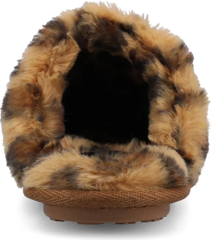 Journee Collection Women's Jayde Round Toe Slippers - Image 3