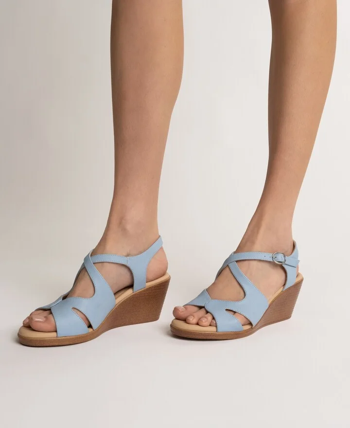 Journee Collection Women's Kedzie2 Strappy Wedge Sandals - Image 11