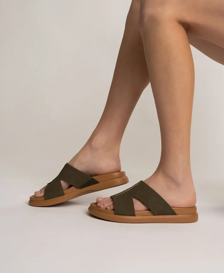 Journee Collection Women's Misey Footbed Slide Flat Sandals - Image 11