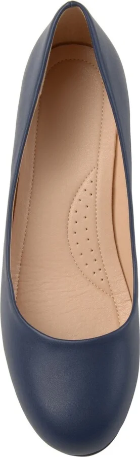 Journee Collection Women's Saar Round Toe Kitten Heel Pumps - Image 4