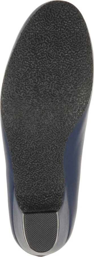 Journee Collection Women's Saar Round Toe Kitten Heel Pumps - Image 5