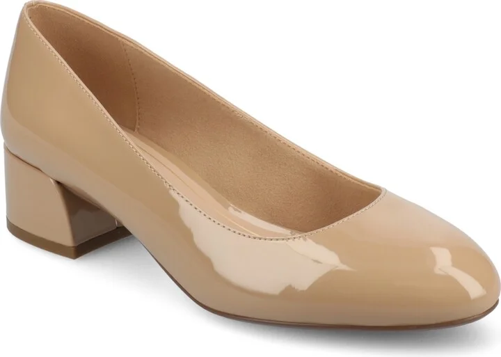 Journee Collection Women's Saarii Round Toe Block Heel Pumps