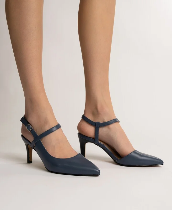 Journee Collection Women's Scipio Pointed Toe Pumps - Image 11