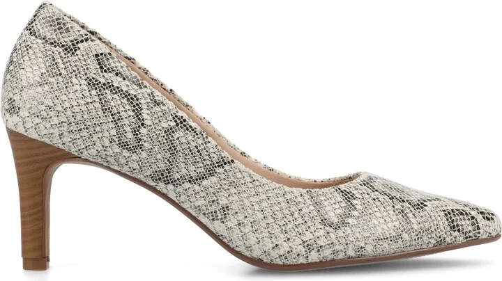 Journee Collection Women's Scylee Pointed Toe Dress Pumps - Image 6